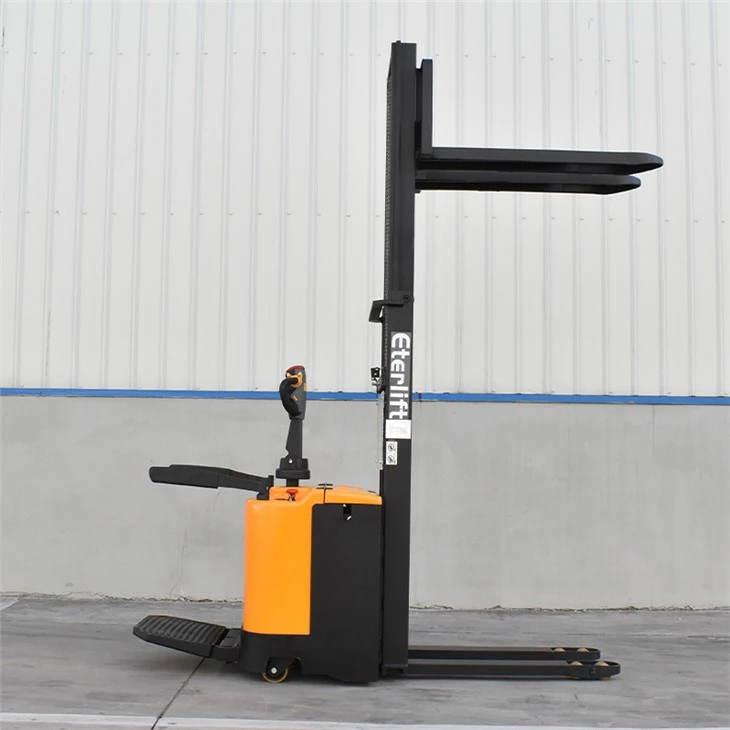 Apilador de montacargas eléctrico con batería